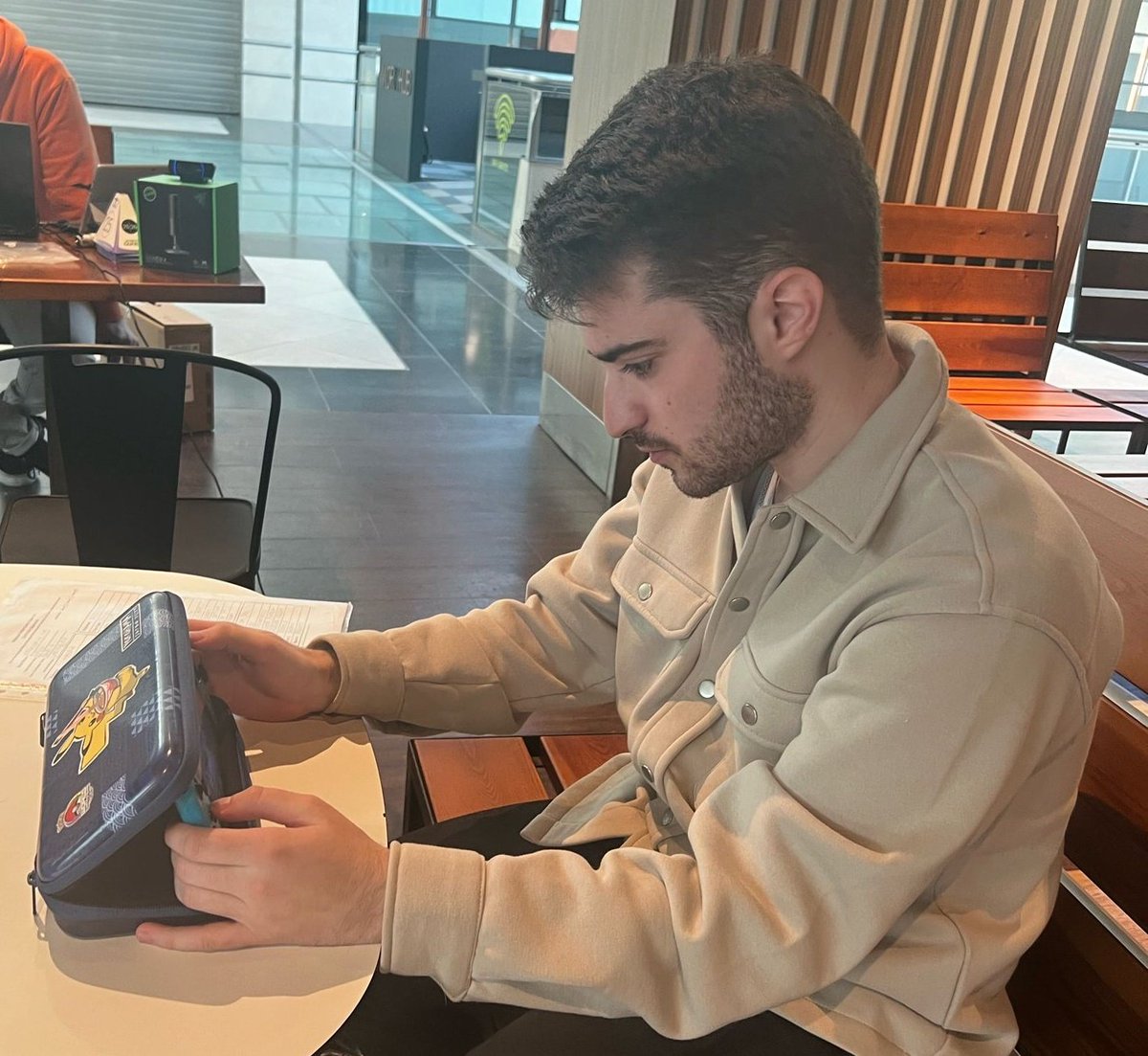 SoyPalo_'s tweet image. Yesterday I won another MSS undefeated with the stuff that everyone is playing (it's broken)

Nice to see the old guys, a bit 2018 vibes.

+50🥱🥱🥱

Thanks to @PokemonSureste for hosting.

Rooting for my mates in Utrecht🇳🇱🇳🇱