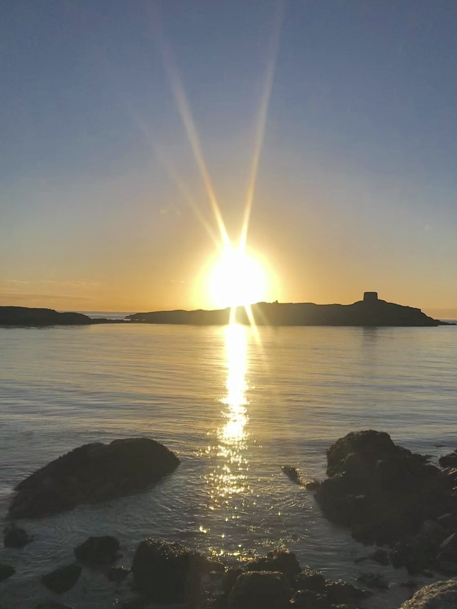 Sunrise at Dalkey Island. It’s a sunny Sunday. ☀️💙