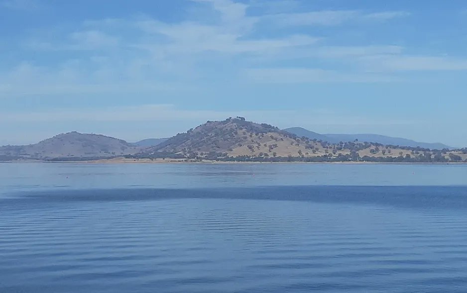 KennedCafe's tweet photo. Some beautiful, precious country views - across Lake Hume and the Murray River https://t.co/rMHqhlfuVc
