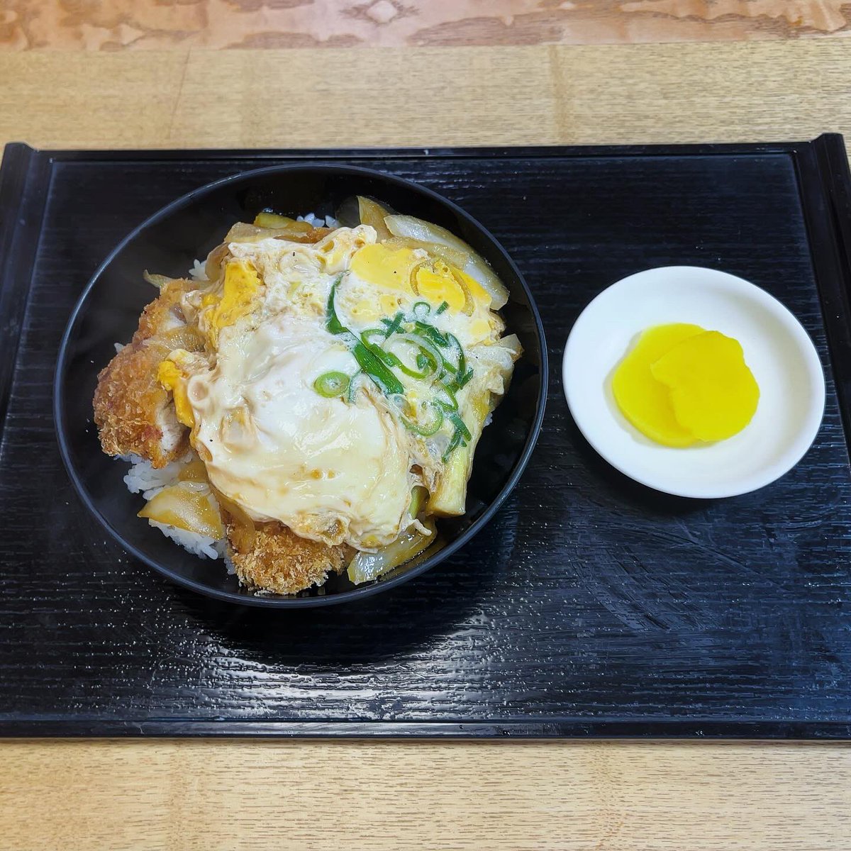 Jimny_Jim23's tweet photo. #ドライブインみちしお #カツ丼
#みちしお #MICHISHIO #貝汁のみちしお #割烹 #天然温泉 #大型駐車場完備
#ドライブイン #100名様収容 #タッチパネル #24時間営業 #第2月曜日定休
#かつ丼 #トンカツ #玉子 #玉ねぎ #ねぎ #ごはん
#たくあん https://t.co/M3YHxcGQpv