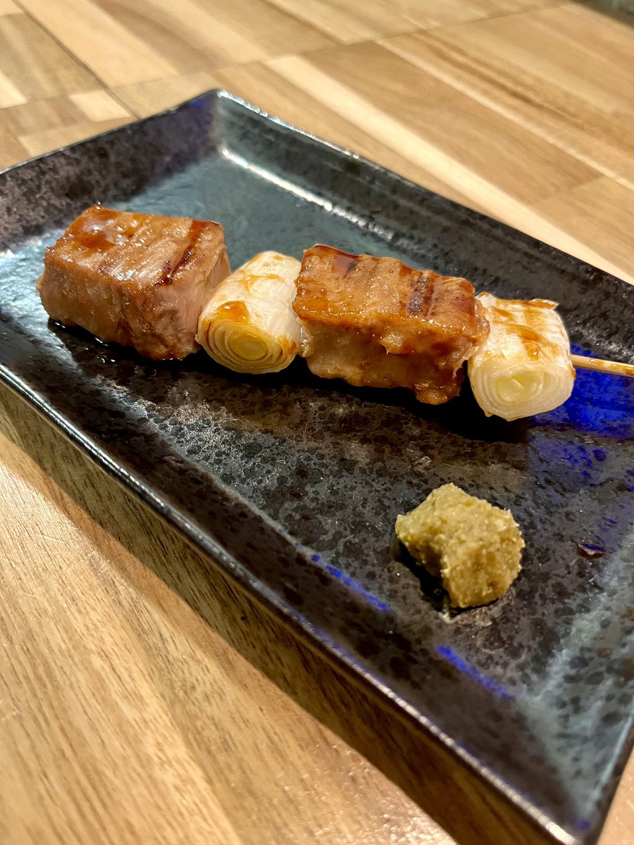 nekojiro1219's tweet image. 魚串ねこ次郎人気No. 1の
「まぐろのねぎま串」
ねこ次郎に来たらまずはこれを!
塩、特製ダレ、おろしポン酢の3種類からお選び下さい😊
#宇都宮
#宇都宮屋台横丁
#宇都宮居酒屋
#宇都宮海鮮
#猫好き