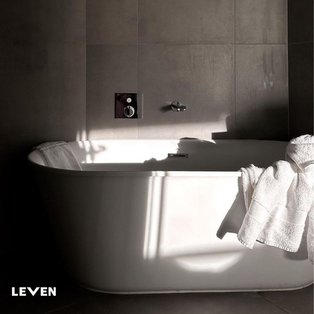 The perfect bath: bubbles in the tub and in the glass, with ambient lighting setting the mood.

#manchesterhotels #levenmanchester #manchester #designhotels #boutiquehotels #stylishhotels #deamybedroom #citybreaks #hotelbath