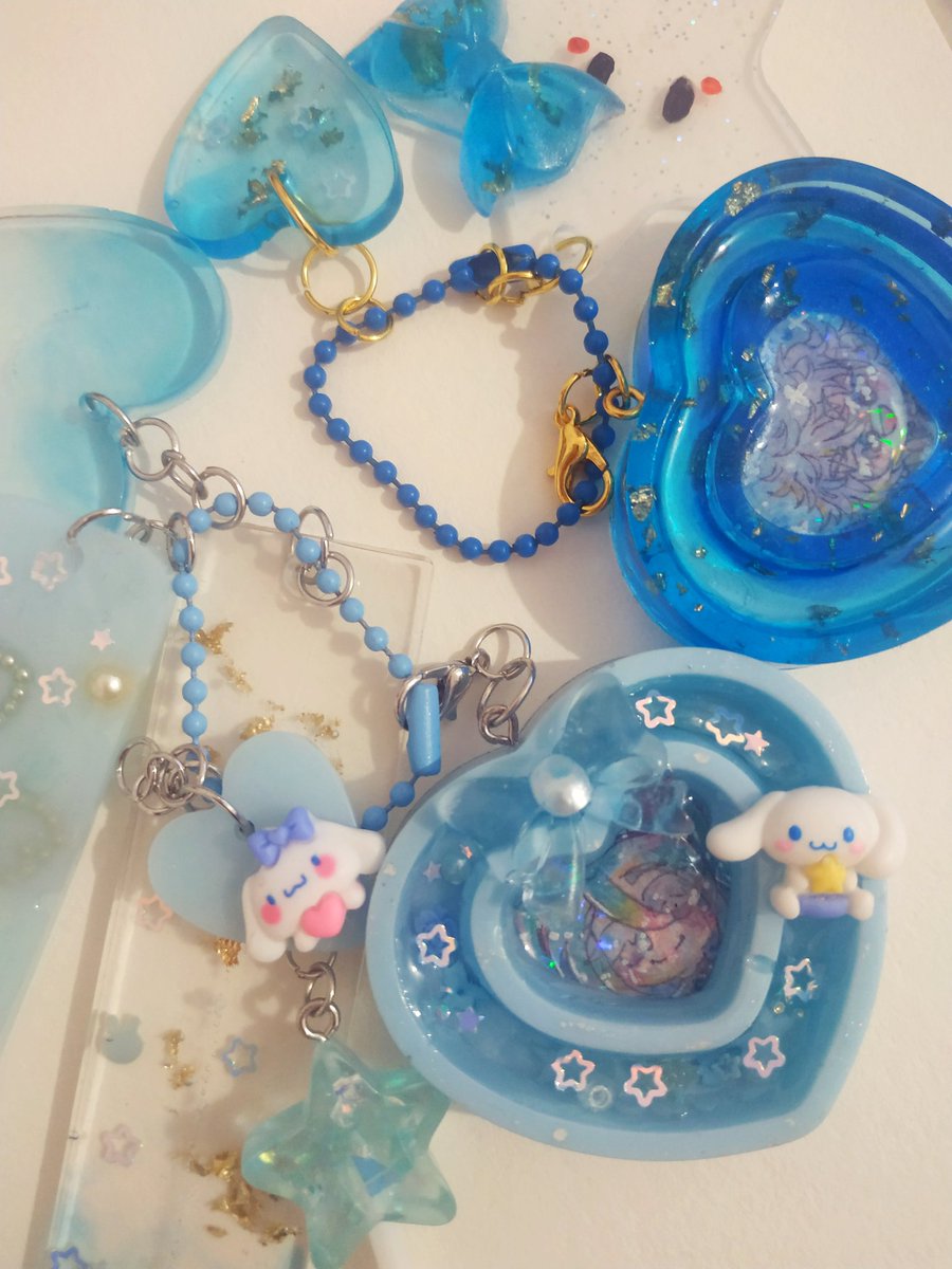 liliyadr3am's tweet photo. 💙 Miku and Gojo Keychain 💙
I made them for valentine's day 💌
#HatsuneMiku #VOCALOID #GojoSatoru #JujutsuKaisen #keycharm #myart #handmade #cute #art #drawing https://t.co/irT3M5h35J