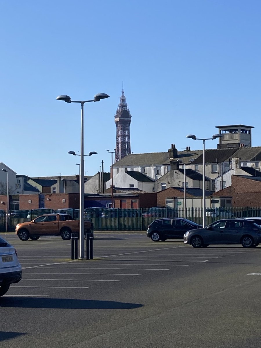 Just waiting for the client to turn up who said they would be here at 9am.
But it’s sunny so not all bad.
#dronelife #parisofthenorth