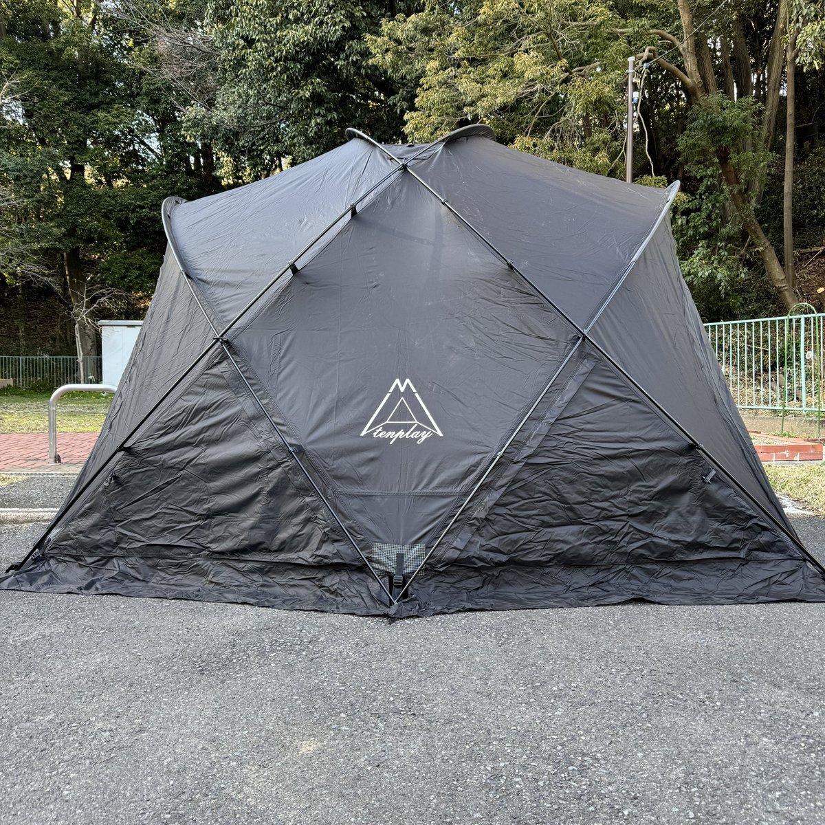 CampAddict23's tweet photo. 新幕の試し張り🏕️
ペグ、ガイロープを付けないでも自立するし、前のテントに比べると設営が非常に楽🎵
ベスタビュール使ってのファミキャン、単体でのソロと使い分けも良さそう🙌
来月のキャンプで初陣だな😎
#tenplay #gtent #m200 #camp #テント https://t.co/nbfxAbF7gf