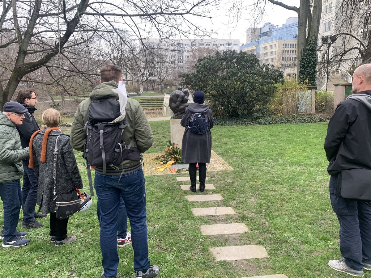 DKPLeipzig's tweet photo. Am 1. März hat die DKP Leipzig eine Gedenkkundgebung abgehalten, um an die Deportation der letzten Leipziger Sinti und Roma im 2. Weltkrieg zu erinnern:. https://t.co/OWaOh49GK5