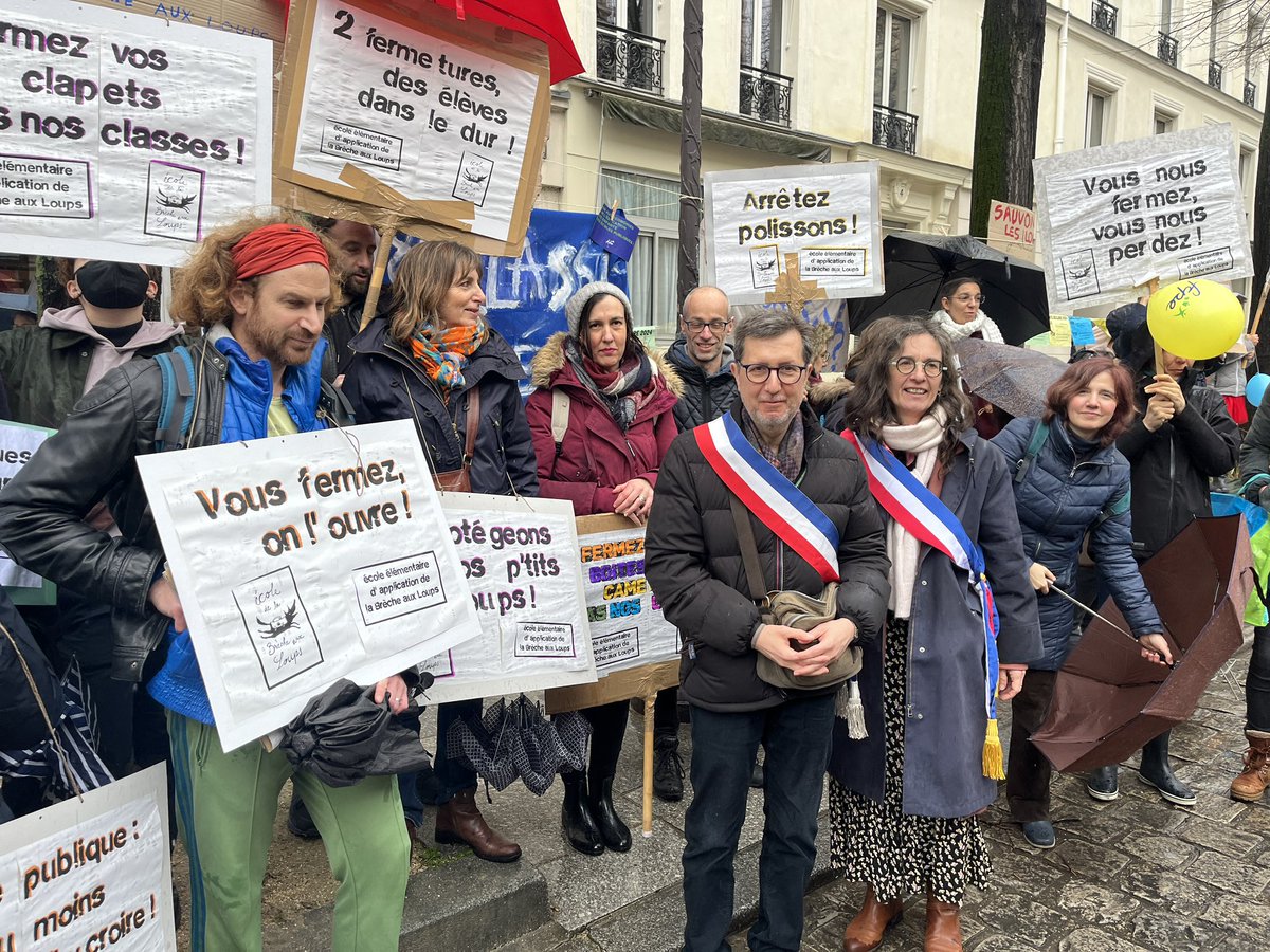 parentsBAL12's tweet photo. À Paris 180 fermetures de classes dans le public : un privé florissant qui  revendique être dérogatoire à ttes règles de mixité sociale et scolaire. Le tout financé à 8 milliards € ms de qui se moque-t-on ? https://t.co/IGoAr1xZYD
