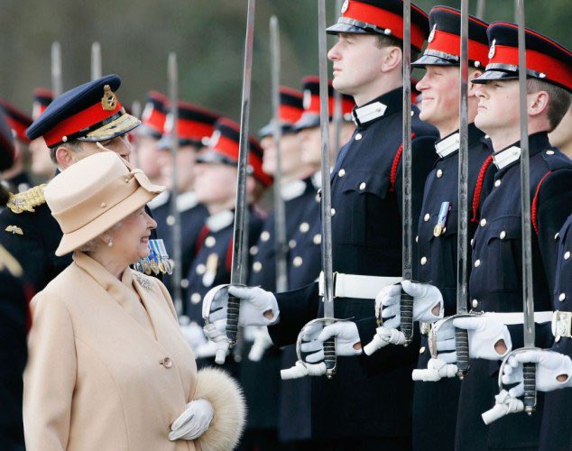 One of my fave pics. So wholesome 🥰Happy Sunday 🌷 

“Granny inspected the troops. When she came to me, she said: oh…… hello. 
I smiled. And blushed” ☺️ 

#SparebyPrinceHarry #SPARE #PrinceHarry #QueenElizabeth