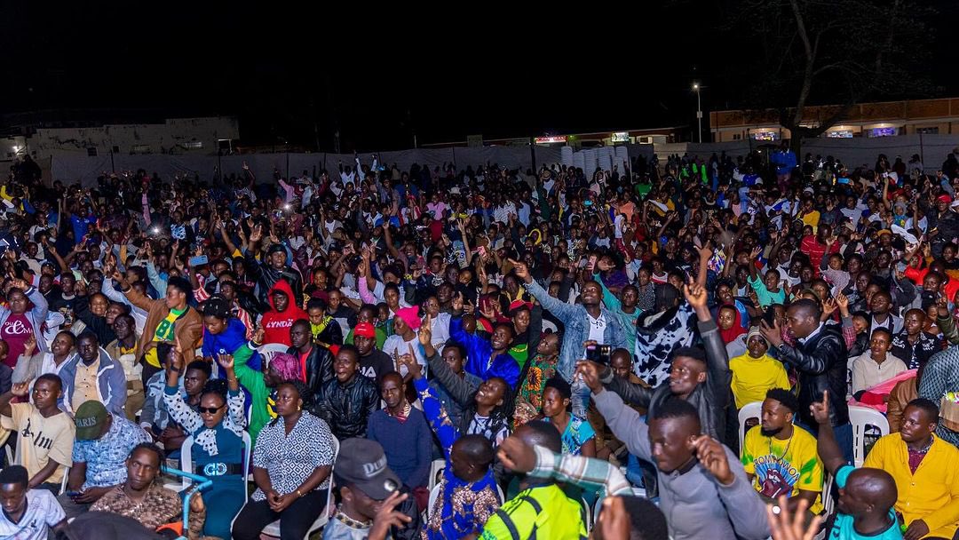 LydiahJazmine's tweet image. KAGADI Mukisaawe Sold Out Too! 🥹🙏🏾❤️
See God! The Enemy Shall Never Prosper 🤩
I Truly Feel Blessed! 🙌🏾
Thank you my people 🥳
#firstbornconcert #lydiajazminelive #extrashows