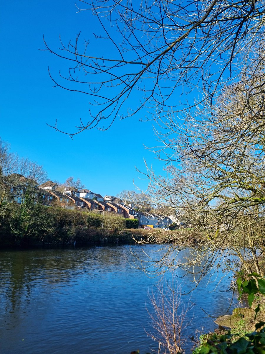 Lovely to get out for a walk for an hour and enjoy the sunshine 🌞 👌
#bluesky #sunny #coldbutnice #rivertaff #haileypark #cardiff #lovewhereyoulive #onmydoorstep