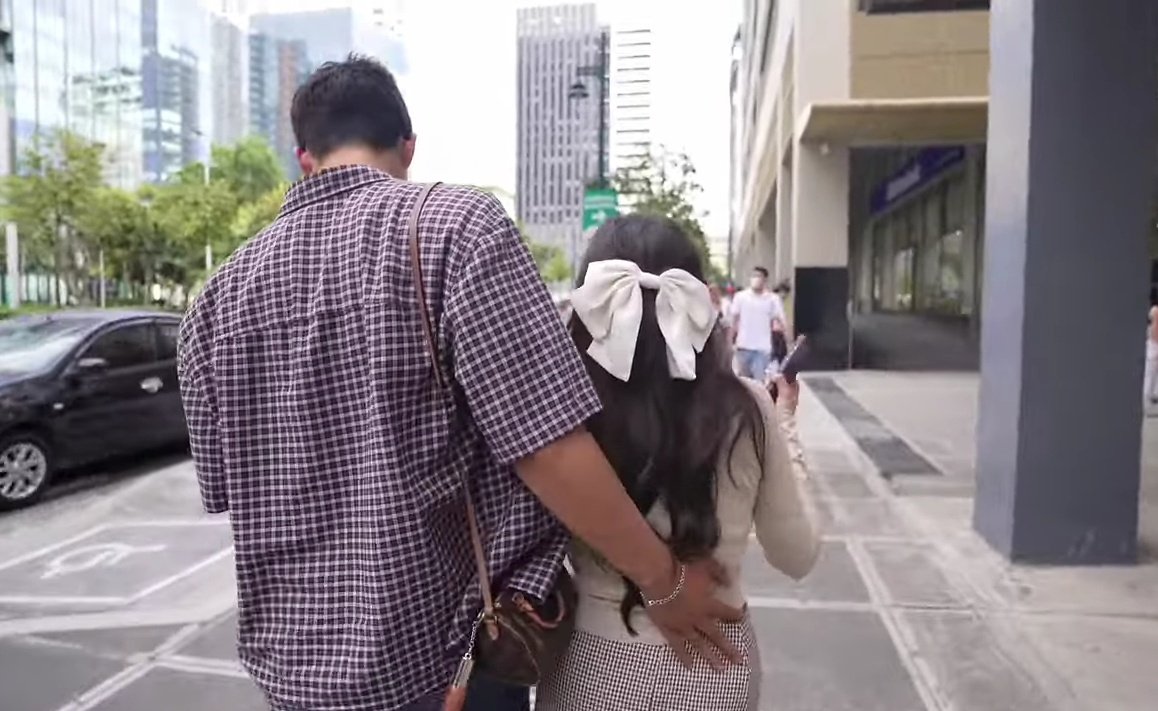 withloveblythe's tweet photo. i love how andrea keeps on reminding na walang kelangan iprove si kyle and that she loves him with all her heart and i love how kyle keeps on reminding andi na he's her bf and that she doesn't need to do things alone. my mojo heart🧡

sharing u guys my fave snippets from b's vlog https://t.co/5HHFgWp9x5