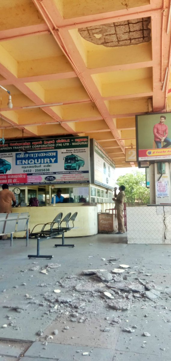 MaruthupandiN2's tweet photo. மதுரை மாட்டுத்தாவணி எம்ஜிஆர் பேருந்து நிலையத்தில் மேற்கூரை ஐந்தாவது முறையாக இடிந்து விழுந்து சேதம்.!!
#Madurai 
@city_madurai 
@MID_TEMPLECITY https://t.co/JTHGC1bHRx