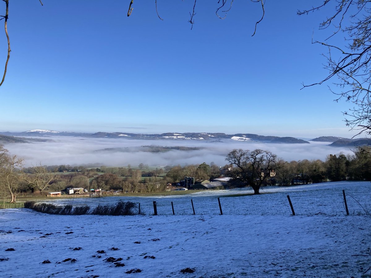 monmouthrich's tweet photo. Beautiful cloud inversion over Monmouth this morning https://t.co/7frpeAvPBn
