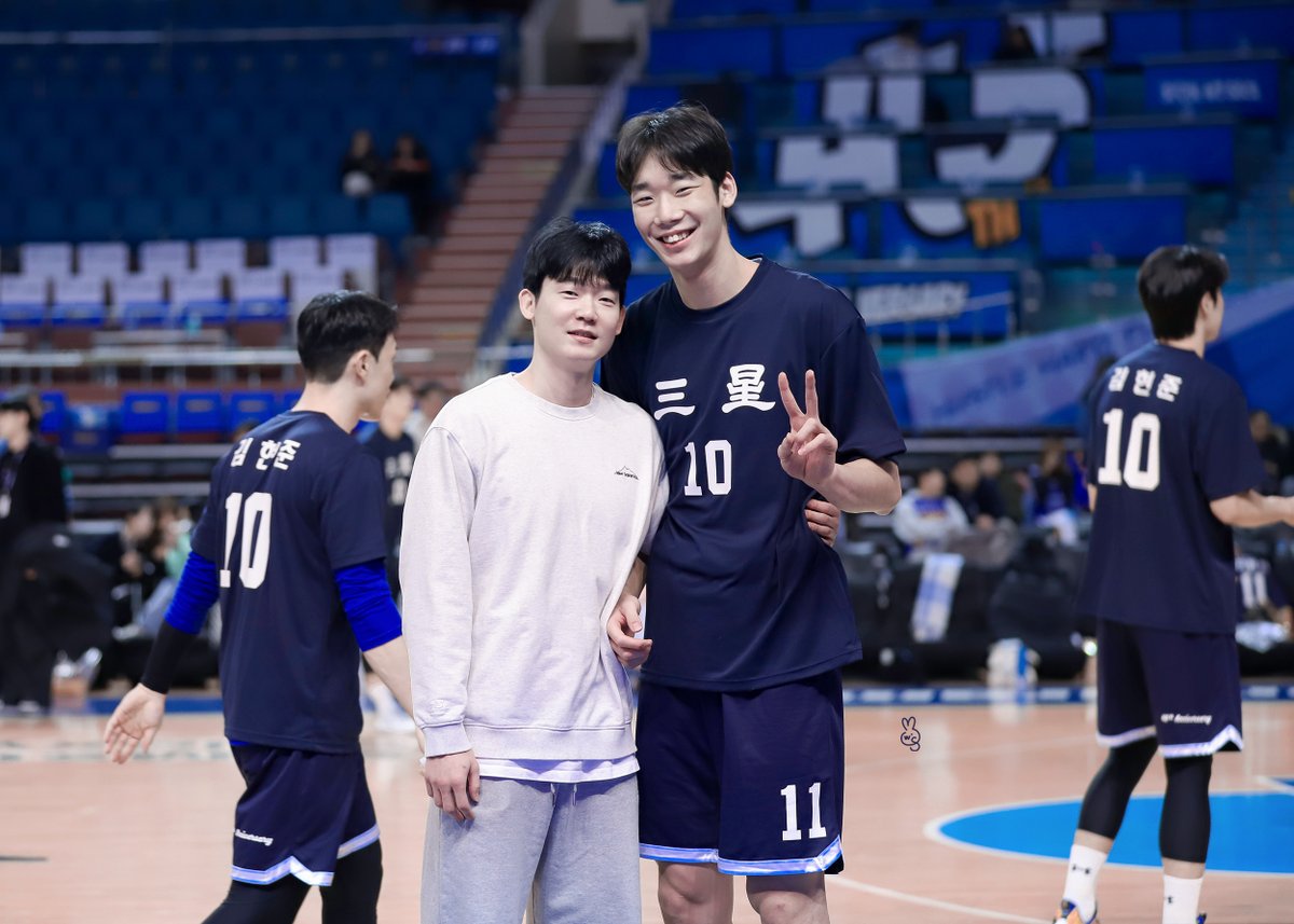 형아조아원석 현수형 옆에 서서 최대 행복치 뽑아내는중
#김현수 #이원석 #WS240302