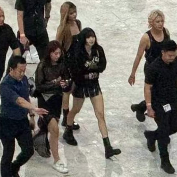 AboutMusicYT's tweet photo. BLACKPINK's Lisa at Taylor Swift's 'The Eras Tour' today. https://t.co/tgZToWQ2x9