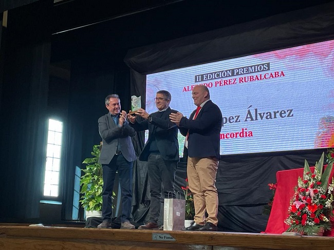 .<a href="/granadapsoe/">PSOE Granada Capital</a> celebra el martes la VIII edición de los premios Juan Cuenca con <a href="/patxilopez/">patxilopez</a> como invitado de honor

👉La exconcejala fallecida Amalia Carvajal, el CEIP Eugenia de Montijo, la <a href="/ETSIIT_UGR/">ETSIIT -UGR-</a>  y el Festival Independiente de la Chana,  premiados
elindependientedegranada.es/politica/socia…