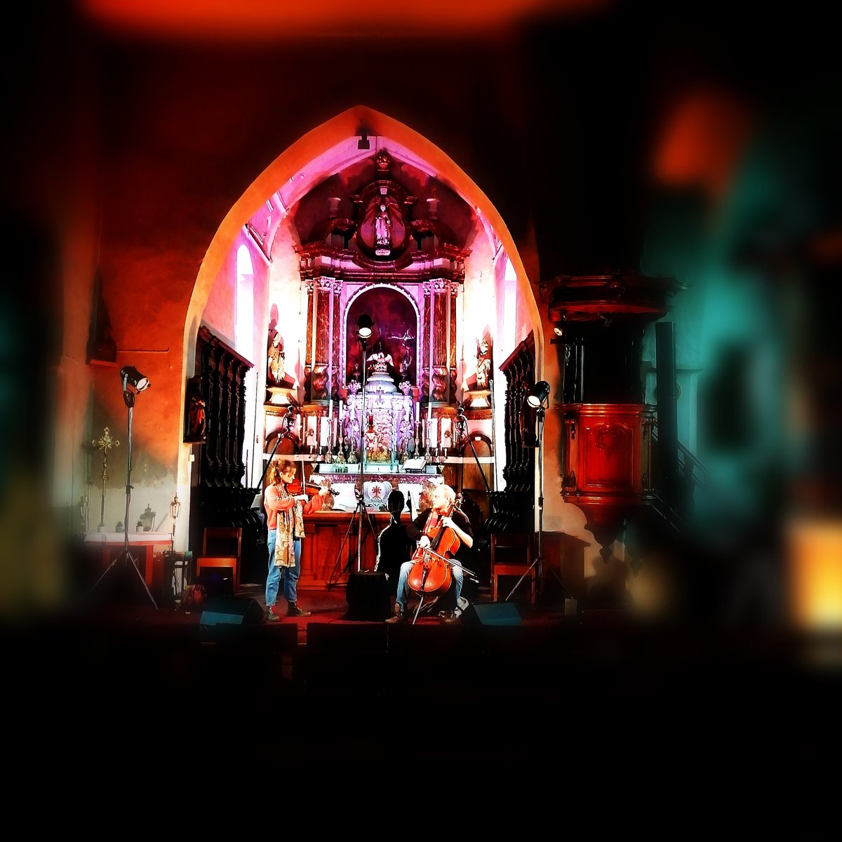 RootstownB's tweet image. Office for today.
Bipolar Bows kerksessie in Kortrijk-Dutsel ism Holsbeek Sessies