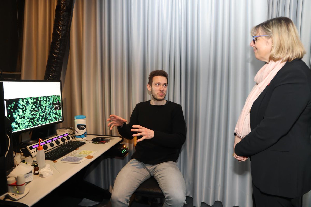 Visit of HERI Minister Sylvie Retailleau in London, at the occasion of the 1st 🇫🇷🇬🇧 dialog on Science &amp; Technology Feb 28&amp;29
3/5: Impressive visit to <a href="/TheCrick/">The Francis Crick Institute</a> organised by <a href="/ucl/">UCL</a> . Wonderful welcome by <a href="/SirPaulNurse/">Sir Paul Nurse</a>, visiting the amazing building, meeting scientists