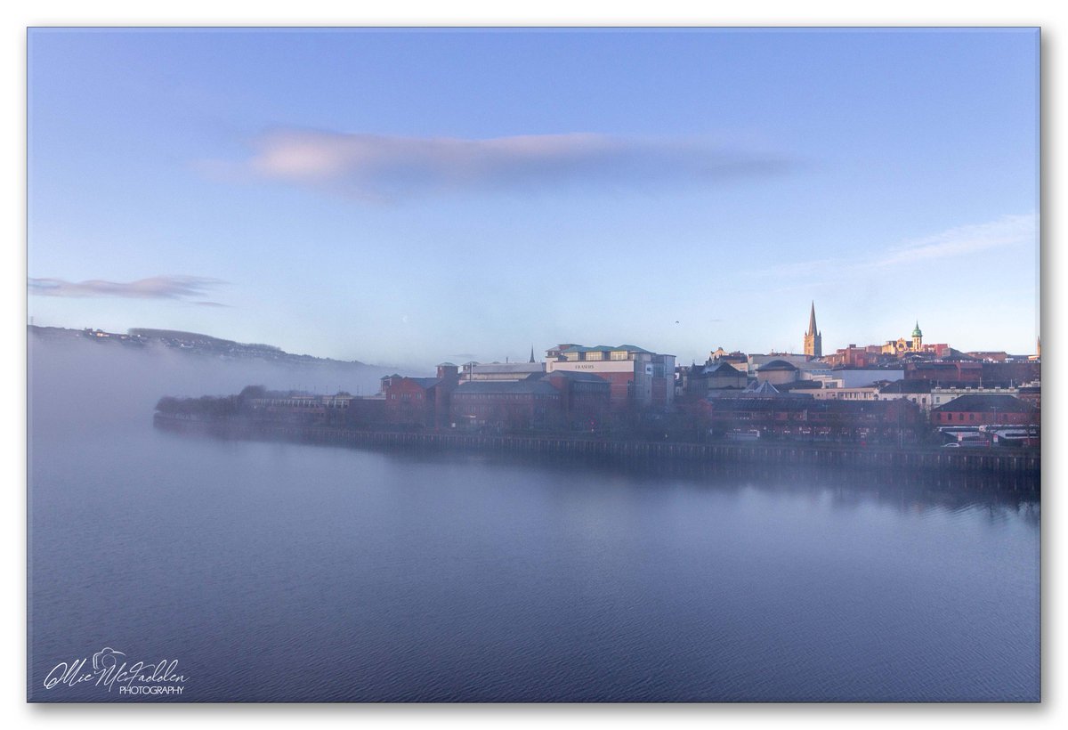 Mother nature at her best with fog, mist, frost & colour # derry #riverfoyle #peacebridge @angie_weather @WeatherCee @Louise_utv @barrabest @WeatherAisling @lindahughesmet @bbcniweather @UTVNews @AimsirTG4