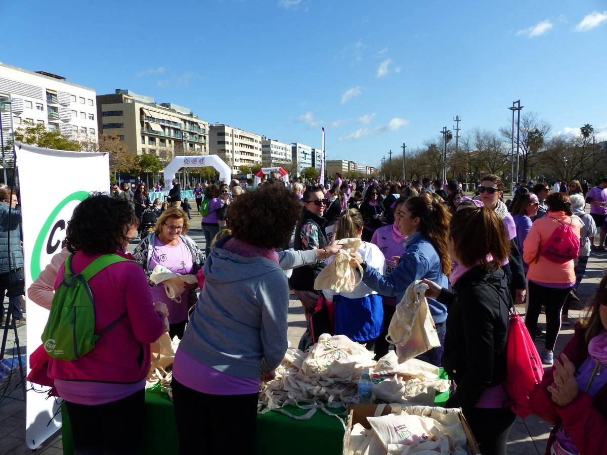 CSIFCordoba's tweet photo. 🏃🩷 Un año más participamos en la #PinkRunning organizada por @C100Cordoba, una carrera en la que se han inscrito esta vez unas 2.400 personas y que sirve para visibilizar la lucha por la #Igualdad entre mujeres y hombres

Si tú no te conformas, nosotr@s tampoco

#AlcemosLaVoz https://t.co/dS4FftrpTl