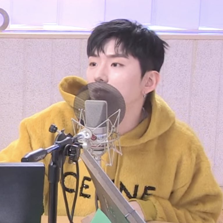 사실 자기한테 어울리게 귀엽게 입긴 해
비록 그게 사오백만원짜리 바람막이일지라도