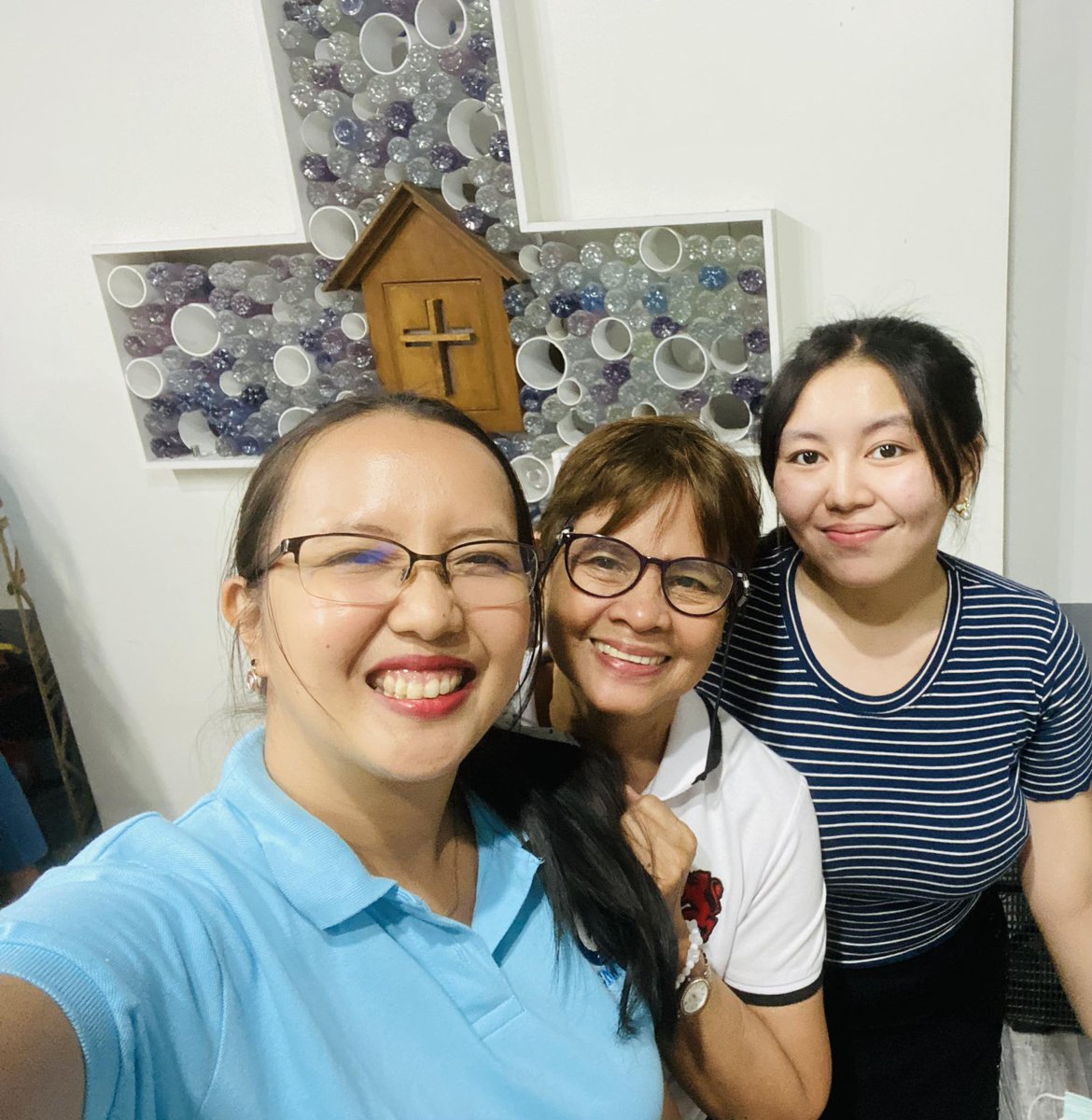 At first glance, youll know that this pic was from a millennial becoz of the filter XD and errtime the titas of the church see me, they can't reseist saying "ang laki mo na!" Tita naman! As if i hav a choice HAHA