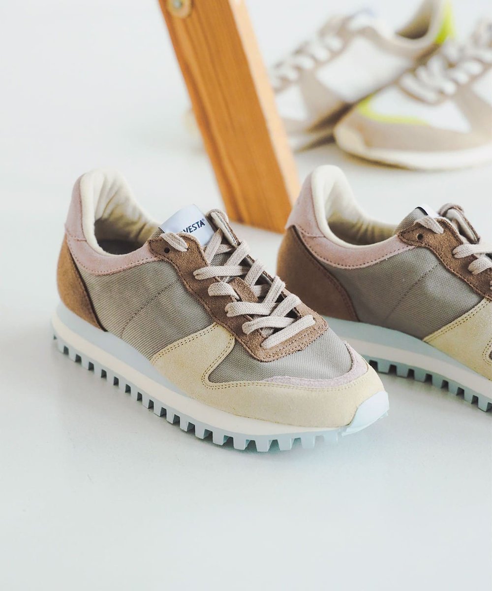 BEAMS_JP's tweet image. 春の足元に🌸
〈 #NOVESTA（ #ノヴェスタ ）〉のスニーカーをご紹介👟

クラシックなマラソンシューズを復刻💨
長く履いても疲れない軽量さとフィット感が魅力✨

きれいめスタイルを足元で崩す大人カジュアルスタイリングが叶います💯

アイテムはこちら✔
🔗bit.ly/48AAWWH

#demiluxebeams