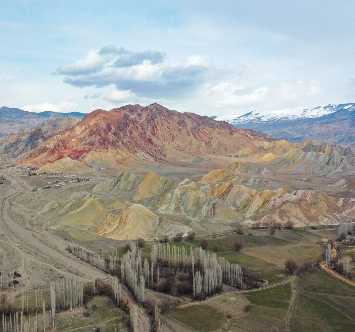 Erzurum, Gökkuşağı Tepeleri.

📸 Murat Kaya, AA.