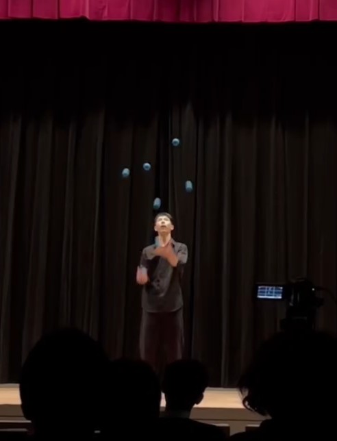 関東ジャグリング大会のFirst Competition部門に出場しました！
たくさんジャグリングを見れて楽しかったです
ありがとうございました！