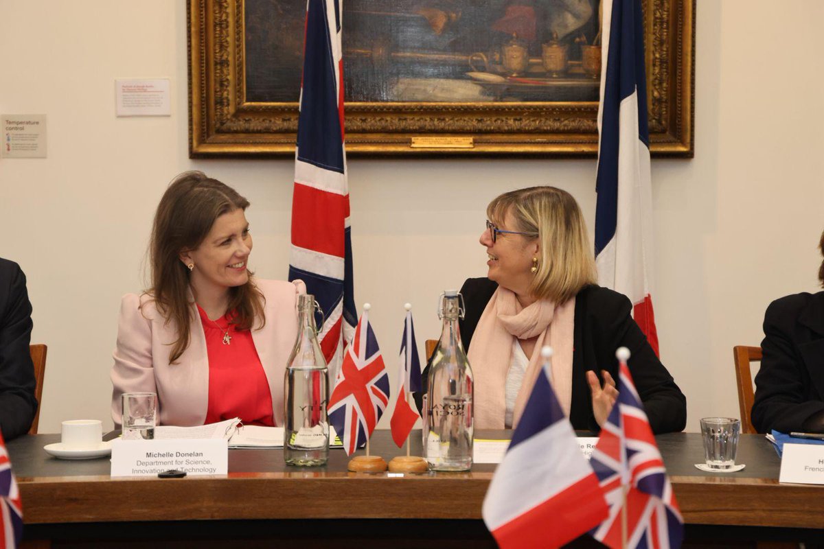 Minh_Ha_Pham's tweet photo. Visit of HERI Minister Sylvie Retailleau in London, at the occasion of the 1st 🇫🇷🇬🇧 dialog on Science &amp; Technology Feb 28&amp;29
4/5: hosted by @royalsociety conclusions on priorities in Space, AI, Hydrogen, Research Security &amp; joint declaration by Minister Retailleau &amp; SoS Donelan https://t.co/2PuxBr28rg