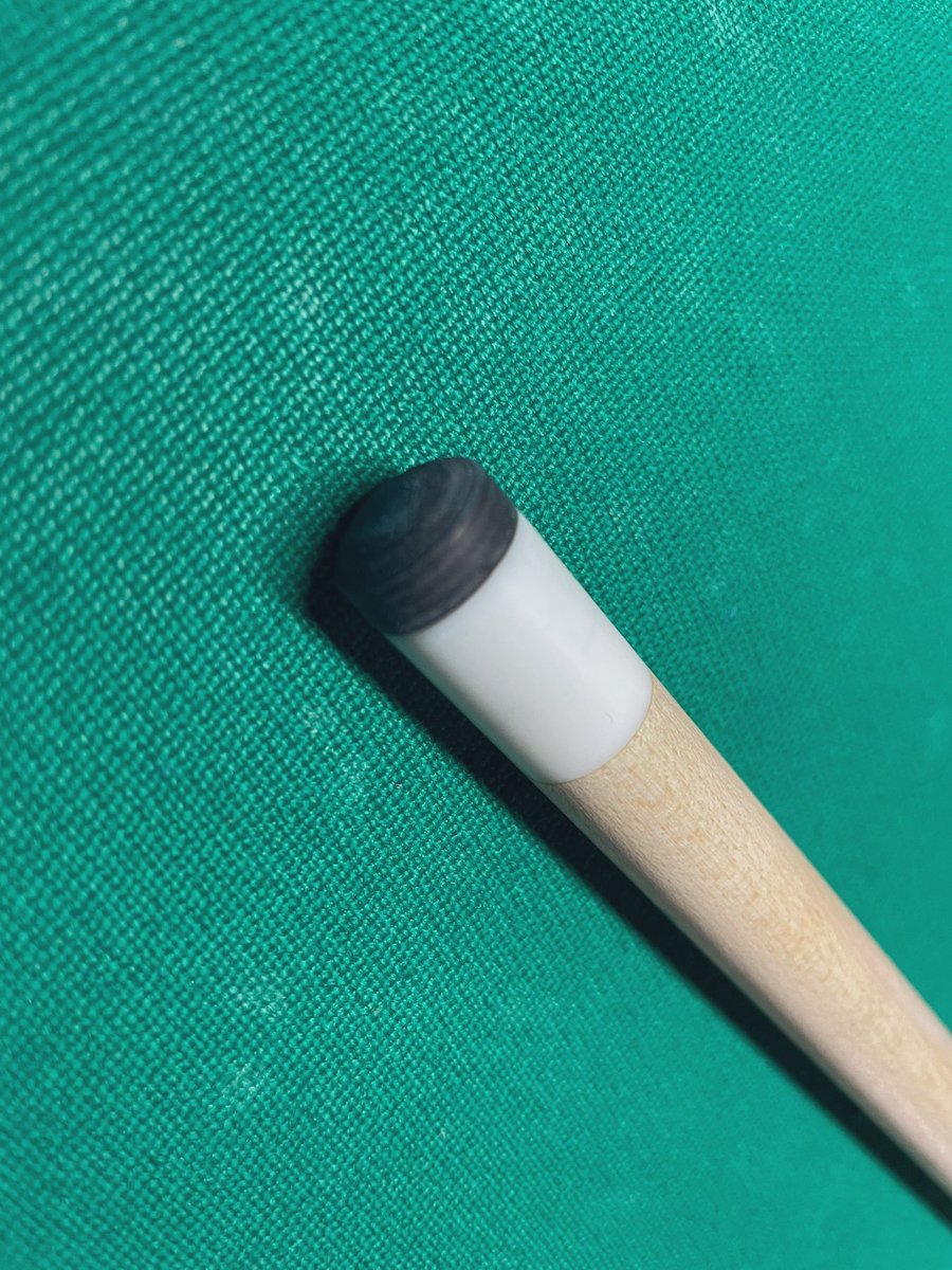 プレイキューを新調🎱

初めてのラジアルだからか？
初めての皮巻きだからか？
なんか軽い🤔？せいなのか...
原因がよくわからんけど
しっくりこない撞き心地...

凹んでてもしょうがないのでとりあえずタップ変えたら
すべてのモヤモヤ消えて
しっくりキタ！

ありがとう❣️#錦タップ ❣️
