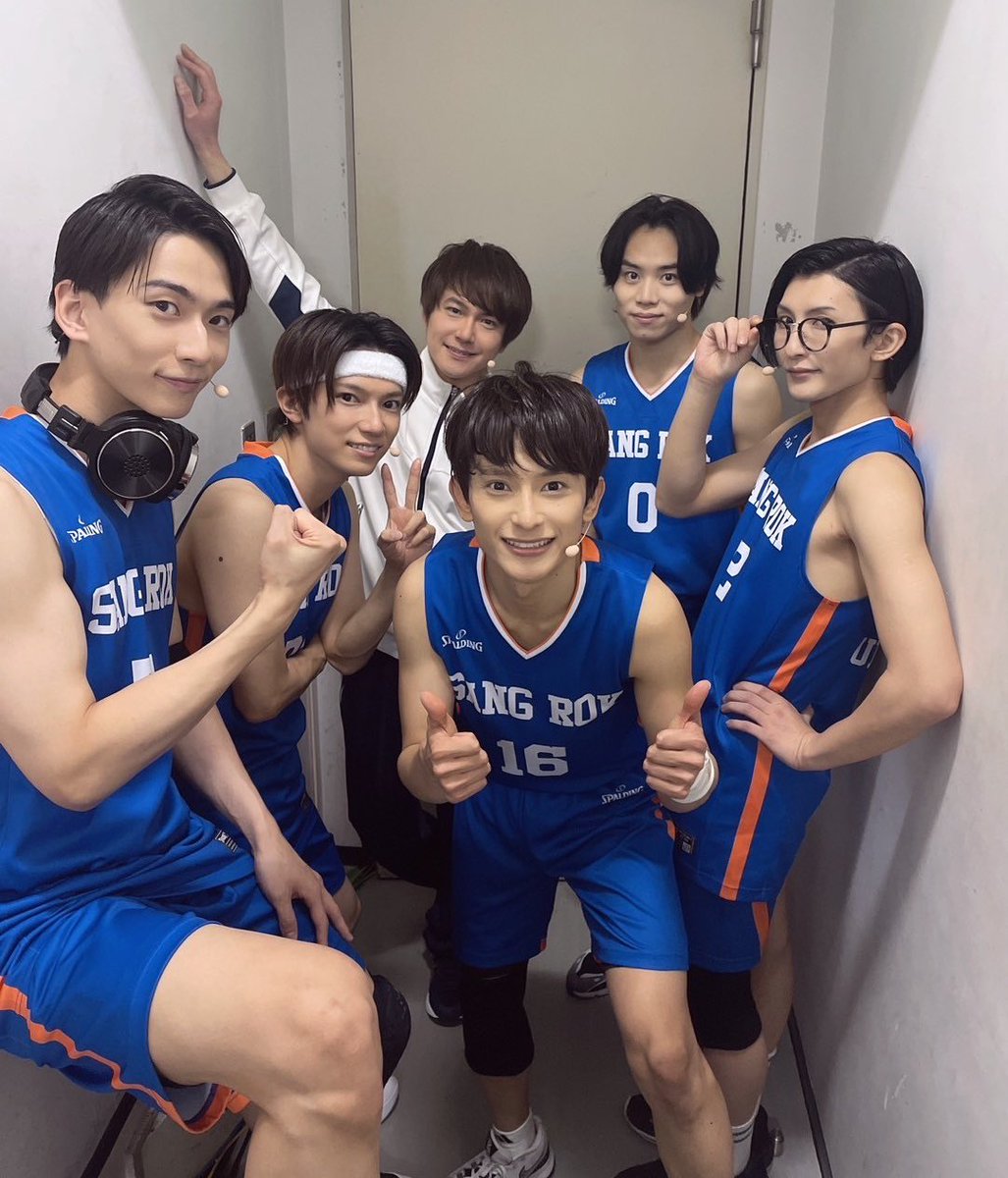 yohhg's tweet photo. ミュージカル「伝説のリトルバスケットボール団」
大阪公演終了！！
お越しくださった皆様・配信を観てくださった皆様、誠にありがとうございました！！

終わってしまった〜〜。
この作品でスンウとして生きる事ができた事、幸せに思います。
また演じたい！だから、またね🏀

#リトルバスケ https://t.co/WhJI9zclK0