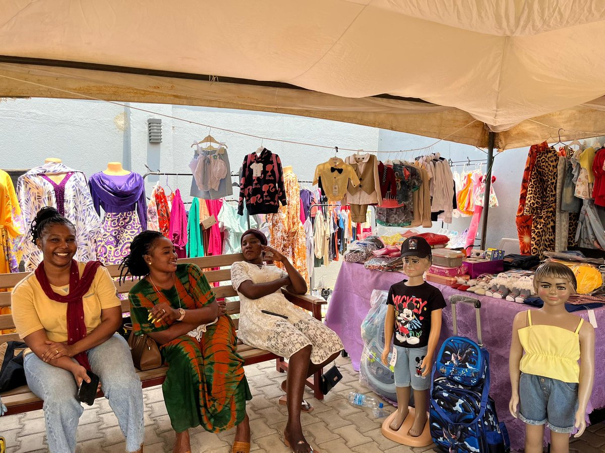 SceniusHub's tweet photo. Bargain Bazaar happening right now at the Hub. Come through and Shop from your favourite junubin brands. 
#marketday #bargainbazaar #SSOX https://t.co/z4SXe6qvrs