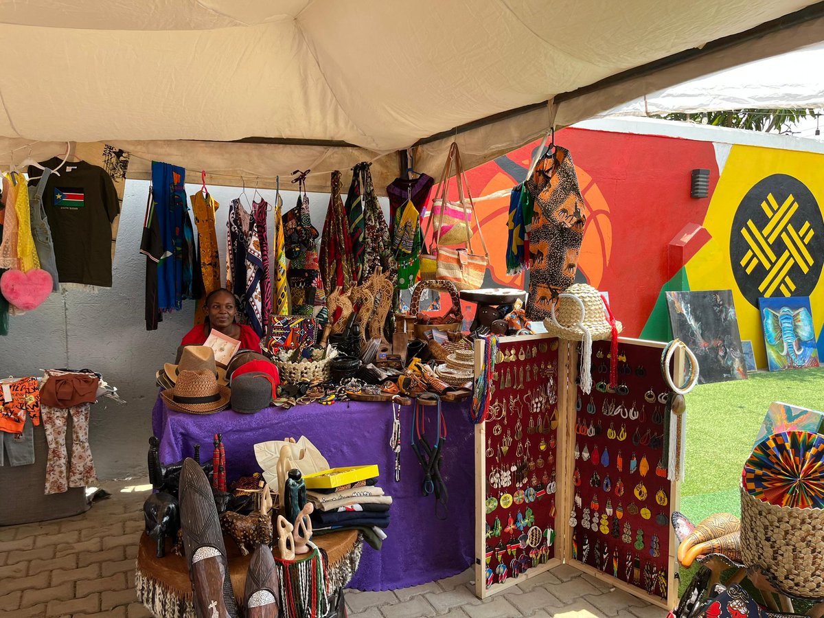 SceniusHub's tweet photo. Bargain Bazaar happening right now at the Hub. Come through and Shop from your favourite junubin brands. 
#marketday #bargainbazaar #SSOX https://t.co/z4SXe6qvrs