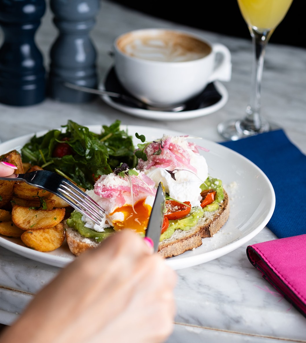 The ultimate hangover cure doesn't exi- .... 🤫🍴🥑 #dublindrunch #brunchclub #dublineats #foodiesdublin