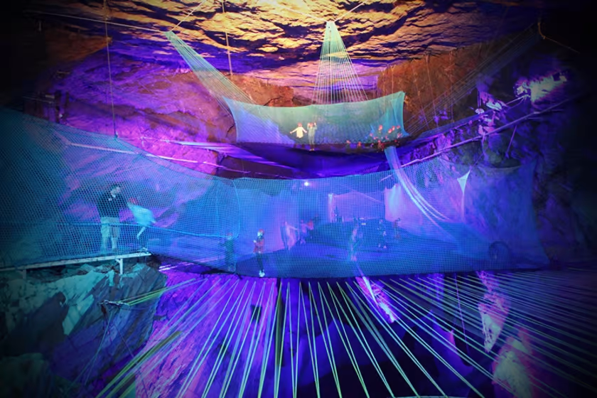 EpicFactzz's tweet photo. 🌟 Did you know? The world's largest underground trampoline is located in a cavern in Wales, UK. Hidden beneath the surface lies a network of giant trampolines suspended in the darkness, offering an exhilarating and unique bouncing experience like no other! 🤸‍♂️🕳️ #EpicFactzz https://t.co/MlYtzq4nzS