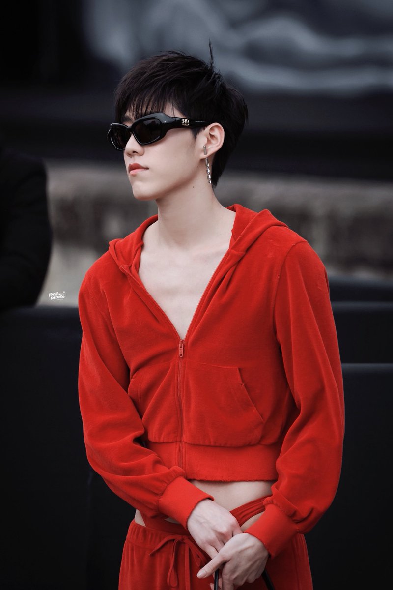 𝟐𝟒𝟎𝟑𝟎𝟑

🕶

#BalenciagaWinter24xPPKRIT