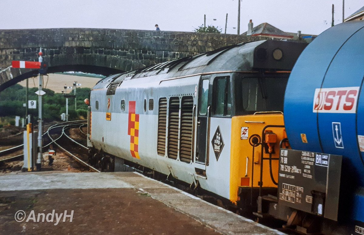 holtona72's tweet image. 1/2.. #SemaphoreSunday My farewell to some of the Cornish semaphores. These examples snapped by me at Par, there&apos;s a few years and half a lifetime seperating some of them. I feel lucky to have been able to see them one last time after taking up the 📸 again after so many years.