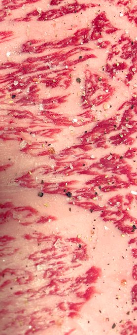 いい肉が半額になる瞬間に立ち会ってしまったので全ての献立を全力で白紙にもどしてステーキを食べます 