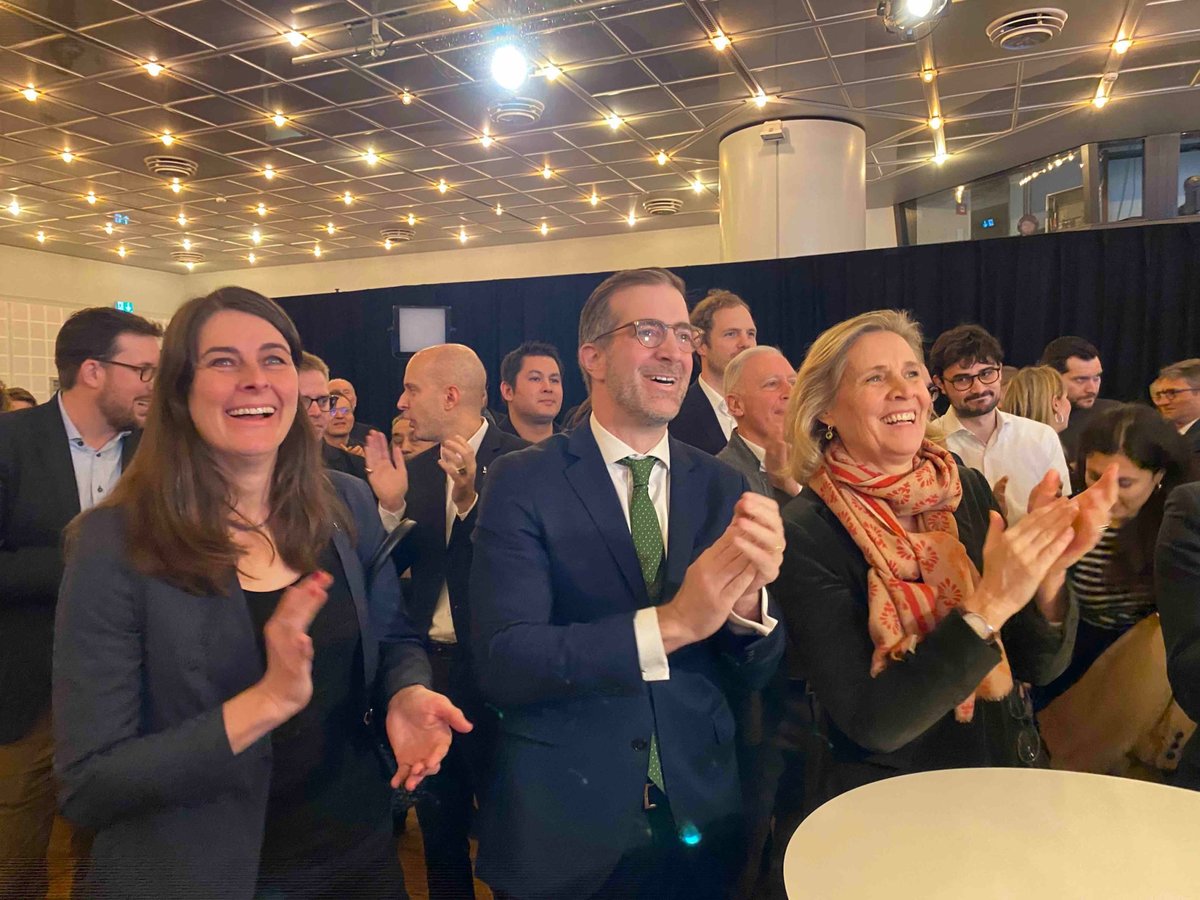 prime_news_ch's tweet image. Jubel bei @LDP_BS und @SPBaselStadt: @ConradinCramer und @atici_ch liegen bei der Wahl ins Regierungspräsidium und den Regierungsrat deutlich in Führung. Hier geht's zu den Ergebnissen: t.ly/EpljK @jerome_thiriet @lucaurgese @FDPBasel @GrueneBasel