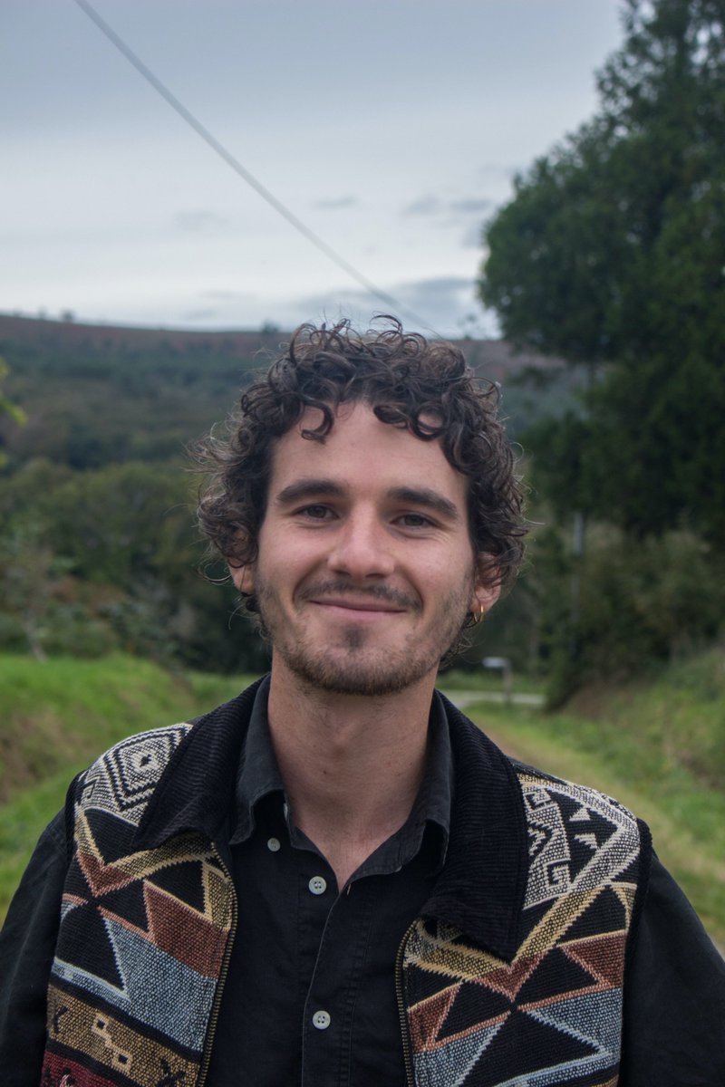 latteinte's tweet photo. Ugo Riou vient du milieu des années quatre vingt-dix. Enthousiasmé par toutes les formes d’art déconcertantes, c’est la musique noise et les dessins d’enfants qu’il préfère. 
"Bakasable" est son premier roman.

#editionindependante #litterature #lire #livre #lecture https://t.co/W5Ml3Rx2ZI