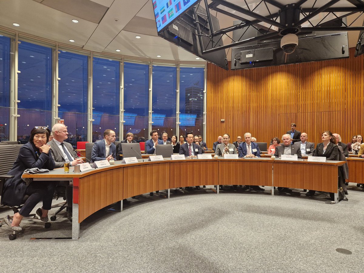 Doyen des CC NRW (@doyenccnrw) on Twitter photo 1. Internationalen Empfang der SPD-Fraktion im <a href="/Landtag_NRW/">Landtag NRW</a> . Freundliches Austausch mit der Konsularfamilie NRW und interessante Festrede von Herrn Basil Kerski. 1. Internationalen Empfang der SPD-Fraktion im <a href="/Landtag_NRW/">Landtag NRW</a> . Freundliches Austausch mit der Konsularfamilie NRW und interessante Festrede von Herrn Basil Kerski.