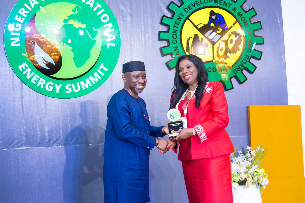 The honorable minister giving awards of excellence in the Energy sector at the Gala Dinner and awards Night during the just concluded Nigerian International Energy summit.
#NIES2024