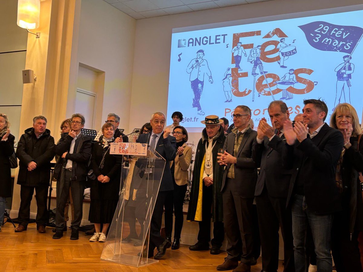 max_brisson's tweet photo. 🎷Fêtes patronales de la Saint-Léon ce dimanche matin à Anglet autour de son maire mon ami @claudeolive.
🥁Bestak on ! Hestas Bonas !
Belles Fêtes !
@VilleAnglet
#Anglet #Angelu
#SénateurdeTerrain. https://t.co/r0MssjVTVJ