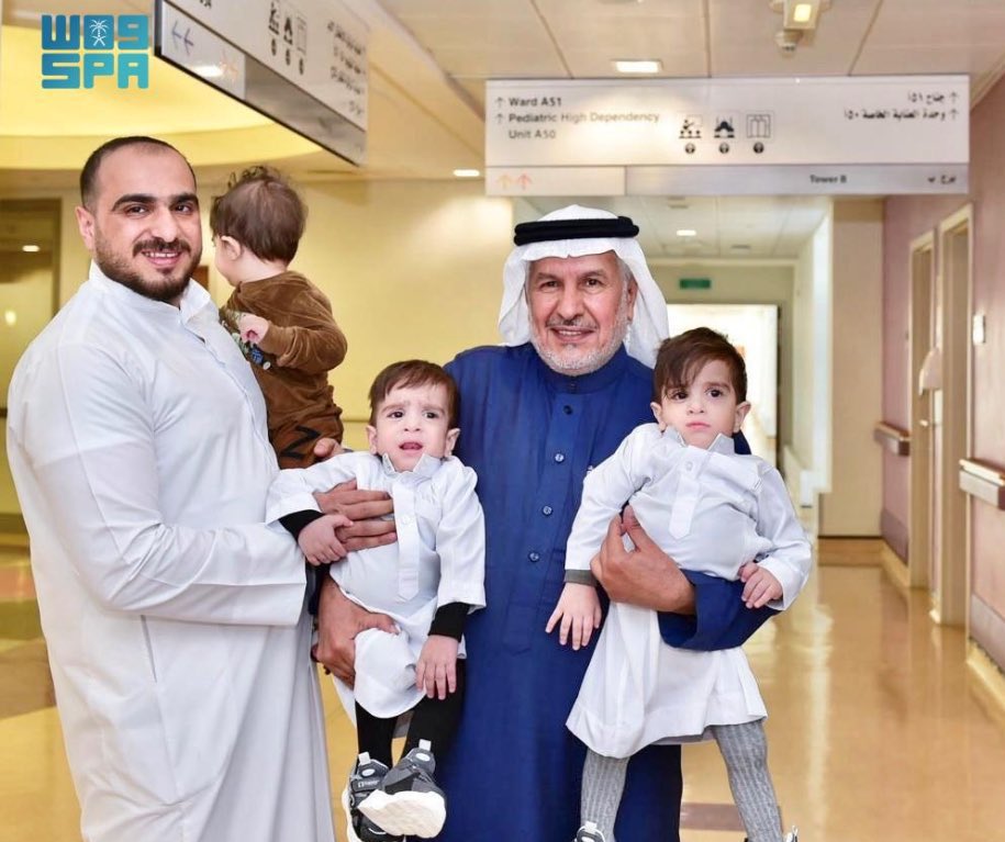 Dr_Naif777's tweet image. 🟢 انسانیت دوست ملک میں 

عراق کے پیدائشی جڑواں بچے "علی اور عمر" کا سعودی عرب نے جڑی حالت میں استقبال کیا، اور آج جدا حالت میں ان کو الوداع کررہا ہے ایک پیچیدہ آپریشن اور علاج کے بعد جو 18 تک جاری رہا 🇸🇦