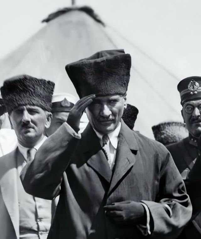 Mustafa Kemal Atatürk ve devrimlerine saygı, sevgi ve minnetle ❤️🇹🇷🙏

Yüzyıl önce bugün #Hilafet i kaldırdı..

Kutlu olsun 🇹🇷
#3Mart1924
#HalifeliğinKaldırılması
#TürkiyeLaiktirLaikKalacak