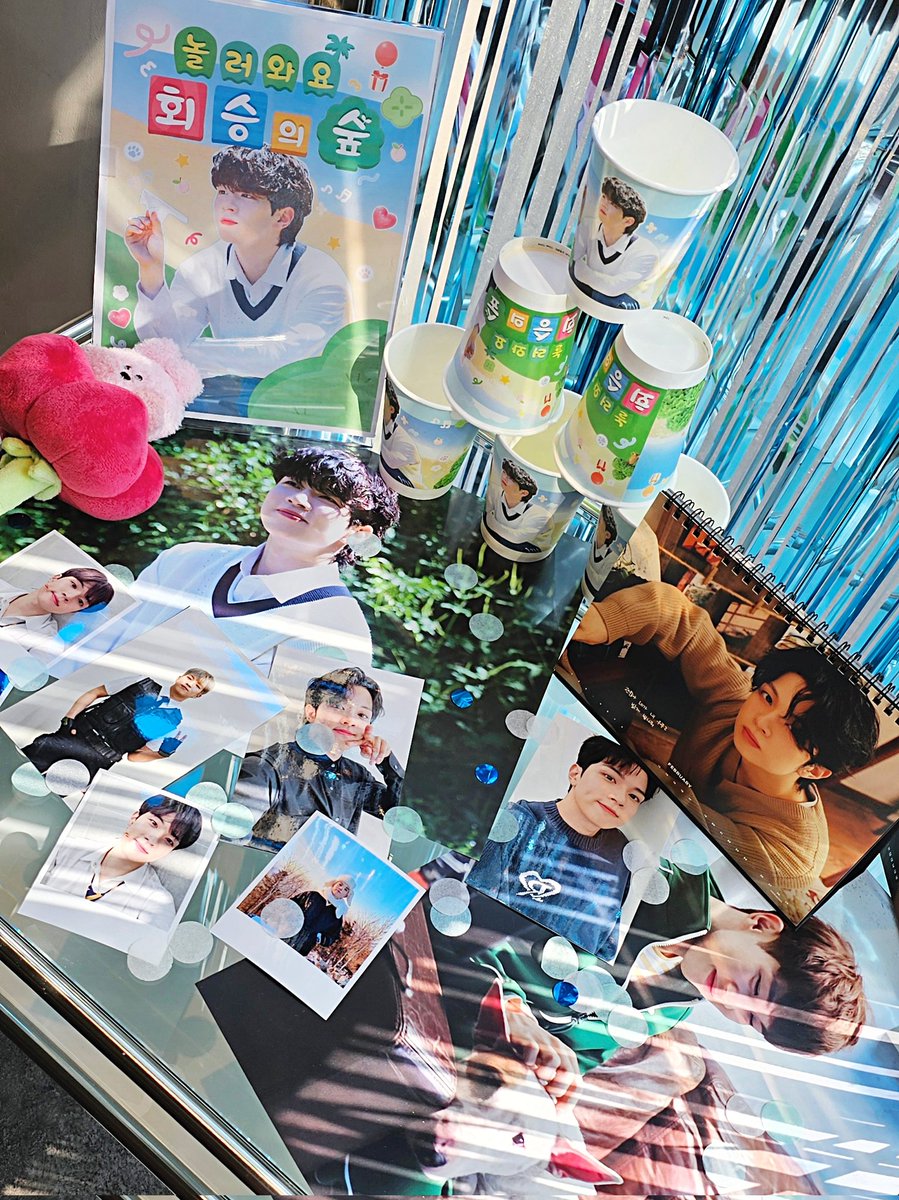 ANYWAYLUVYOU's tweet photo. 회승이 생일에 갔다가 삼일절에 또 갔던 날🩷🩷(๑ > ᴗ < ๑)아기자기 반짝반짝 귀엽구 말랑말랑한 게 여기가 빼박 승구 집인가여,,🥺 라이터랑 피크 너무 이뻤구 스티커 노트북에 바로 붙였어용 입구부터 디테일 하나하나 너무 소듕(◍•ᴗ•◍)❤

#놀러와요_회승의숲
#회승이의_바다에_편지를_띄워 https://t.co/PPCdKXLK11