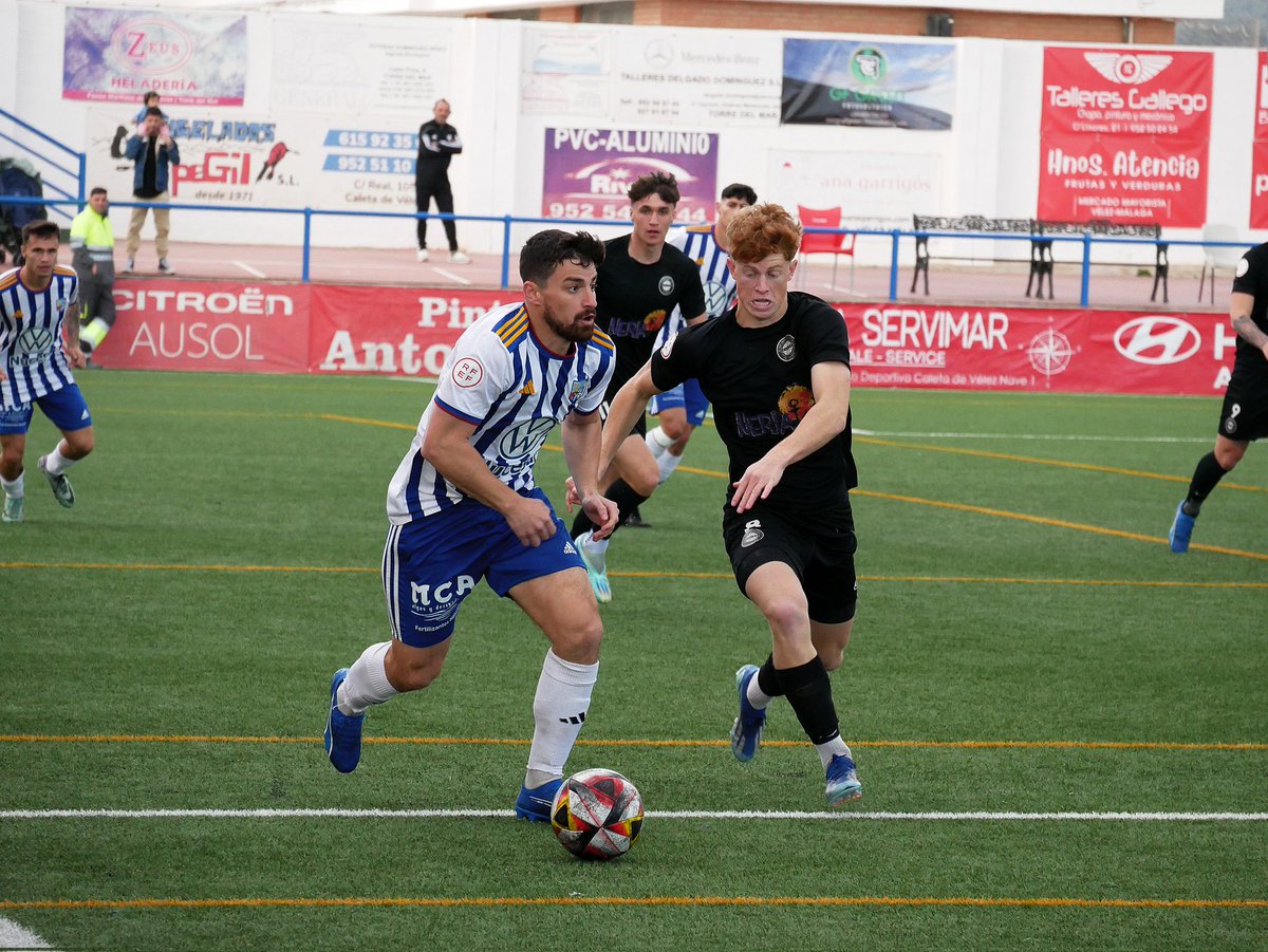 CFMOTRIL's tweet photo. Galería de Fotos 📸

Dejamos unas instantáneas de la victoria de ayer, contra el Málaga City.

Victoria trabajada y merecida por los chicos de Edu Oriol que momentáneamente nos hace situarnos dentro de los play off a la espera del resultado del Almería B contra el CD Rincón 1/2 https://t.co/d7W6WKt9iw