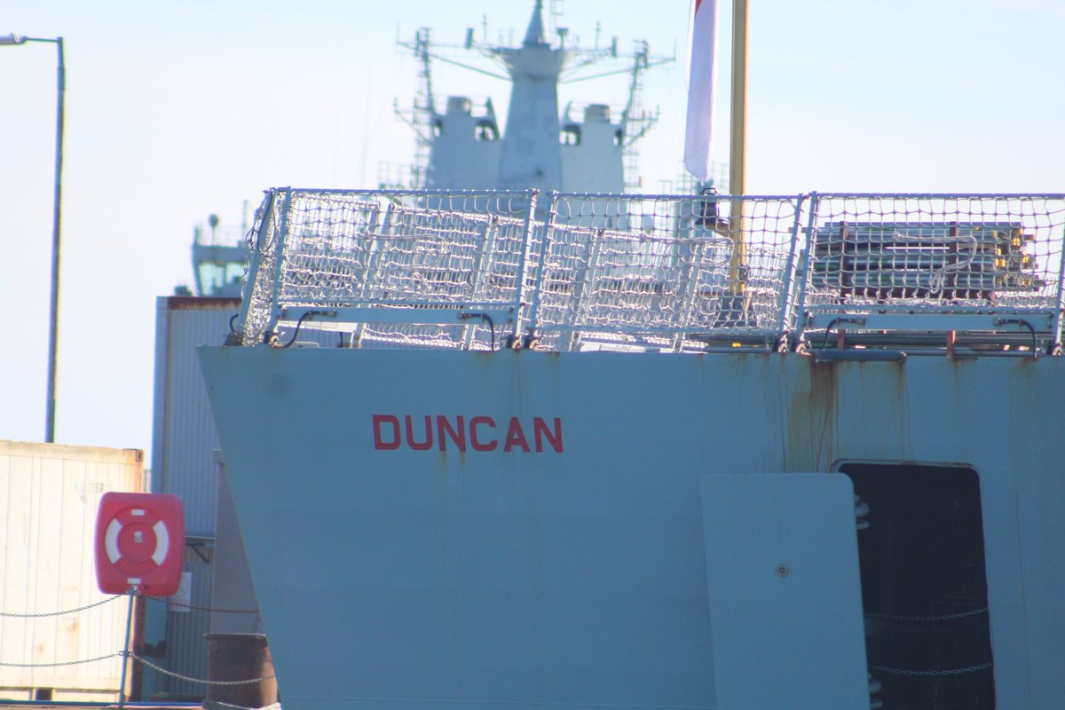 👋@HMSDuncan alongside Portsmouth this morning @NavyLookout @WarshipCam