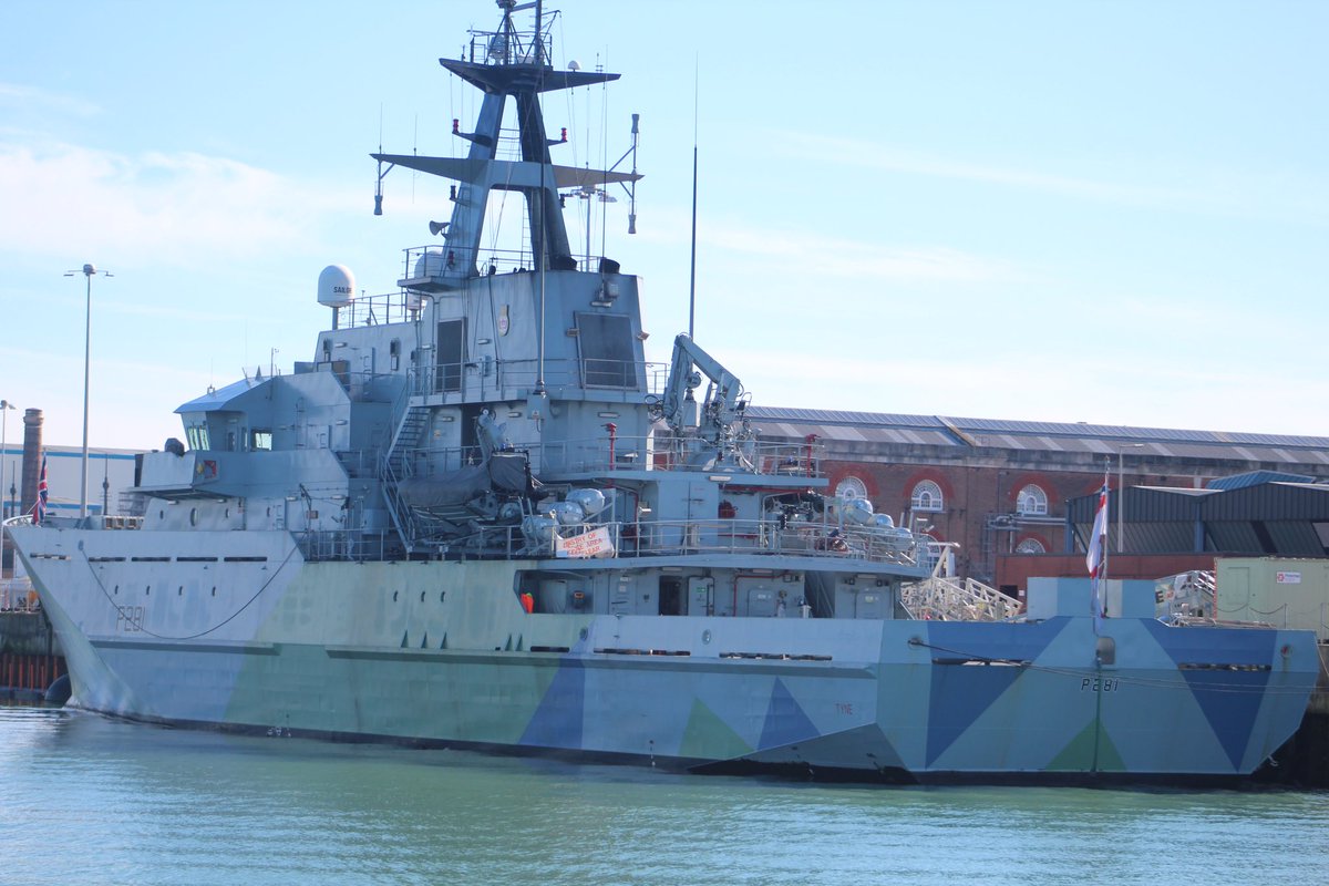 👋@hms_tyne seen alongside Portsmouth this afternoon